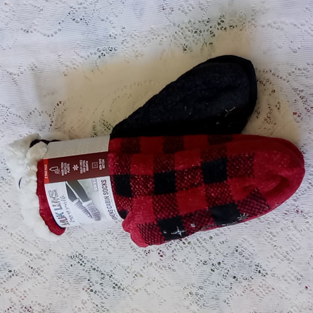 Muk Luks Women's Cabin Socks 2 Pack With Non Skid Bottoms Size S/M Size 5-7
